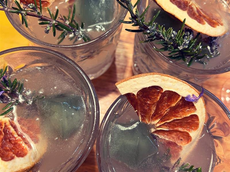 Glasses with orange segments and green ice cubes