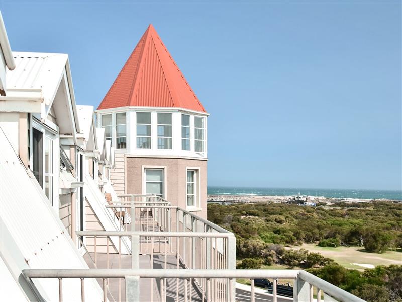 Deep Blue Hotel & Hot Springs Warrnambool