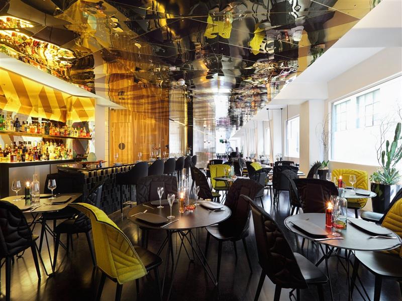 Om Nom Kitchen - Interior