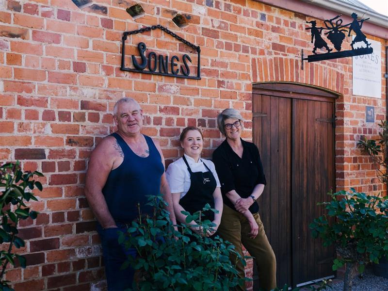 Jones Winery & Vineyard Rutherglen Arthur Jones Mandy Jones Briony Bradford