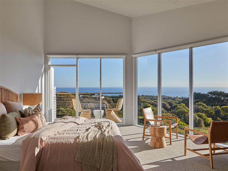 The Cape Bedroom 9 (1 x King, 2 x long king singles)