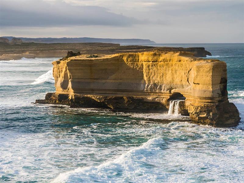The Baker's Oven, Port Campbell. Photo by Robert Blackburn